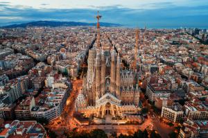 Строят более 140 лет: стало известно, когда наконец-то завершат символ Барселоны.