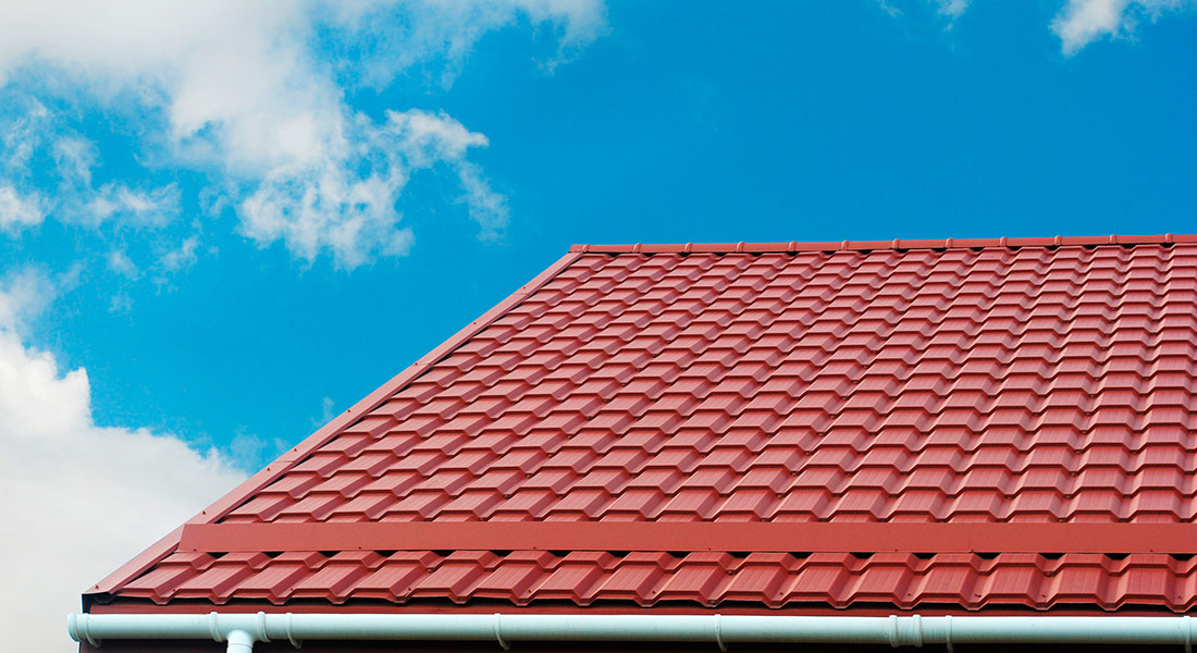 Вибір матеріалу для даху: профнастил або ондулін?
