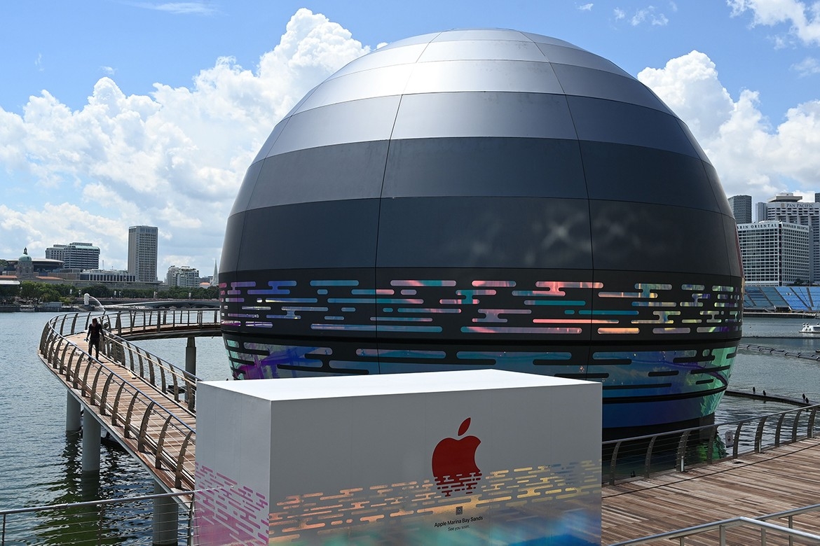 Первые фото «плавающего» магазина Apple в Сингапуре