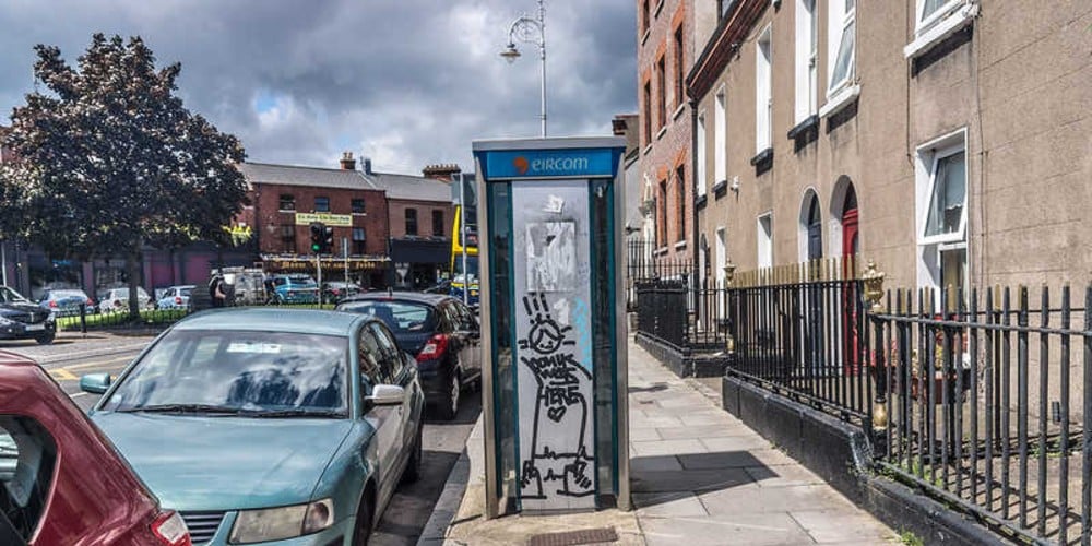 В Ірландії переобладнають старі телефонні будки в зарядні станції для електромобілів