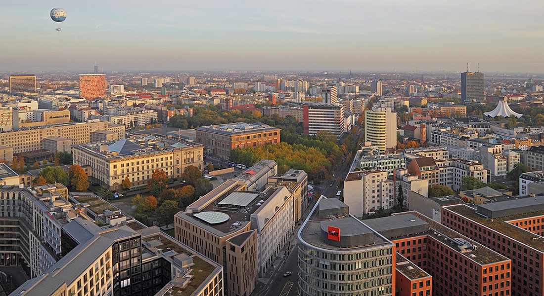 У Берліні всі дахи будівель облаштують сонячними панелями