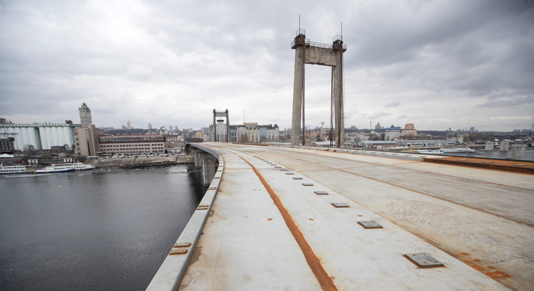 Як відбувається будівництво Подільсько-Воскресенського мостового переходу?