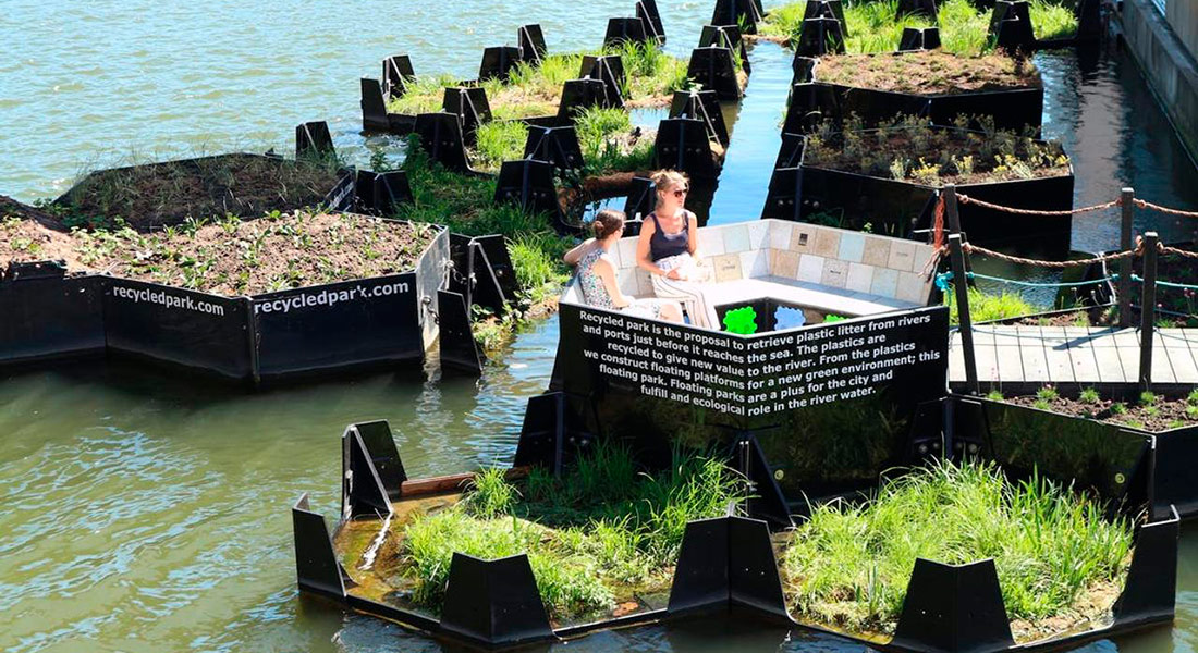 В Голландии из пластиковых отходов создали плавучий остров - парк «Recycled-park»