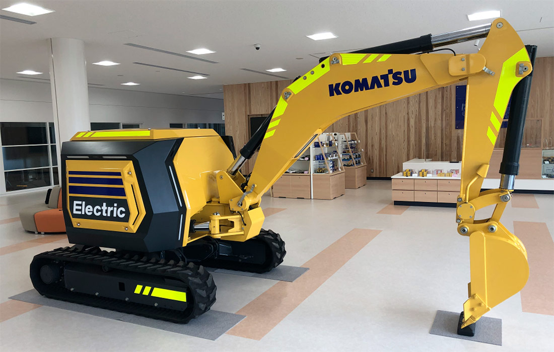 Komatsu представила концепт електричного міні-екскаватора з дистанційним управлінням