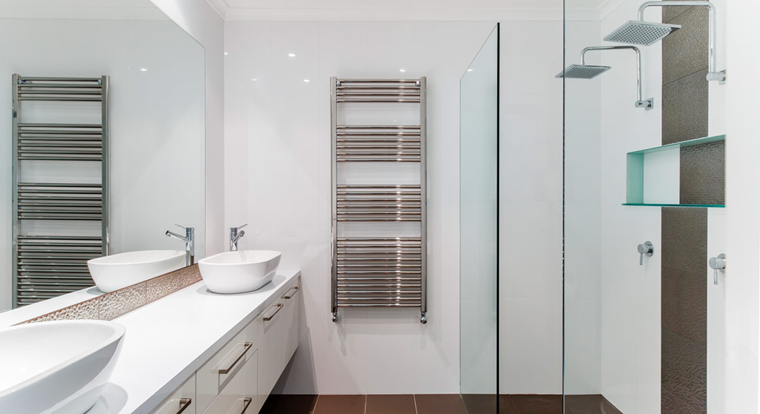Дизайн и особенности выбора полотенцесушителя для ванной