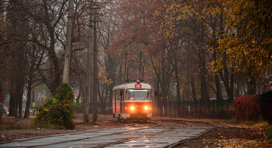 Безпечні пішохідні переходи та розв’язки: в Україні актуалізують будівельні норми щодо проєктування автомобільних доріг й трамвайних та тролейбусних ліній