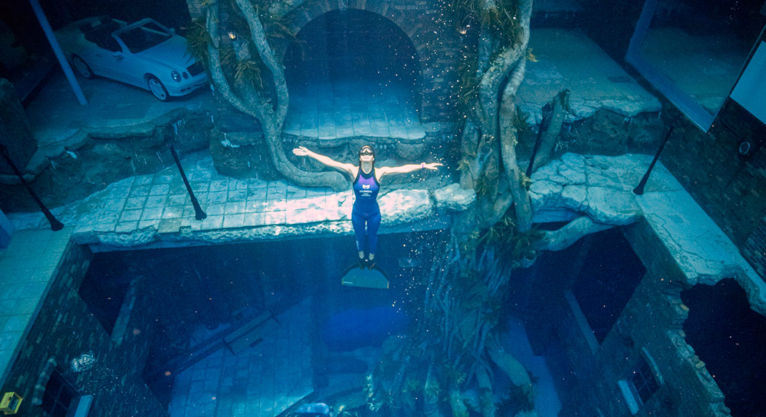 В Дубае открыли самый глубокий в мире бассейн для дайвинга с «затонувшим городом» на дне