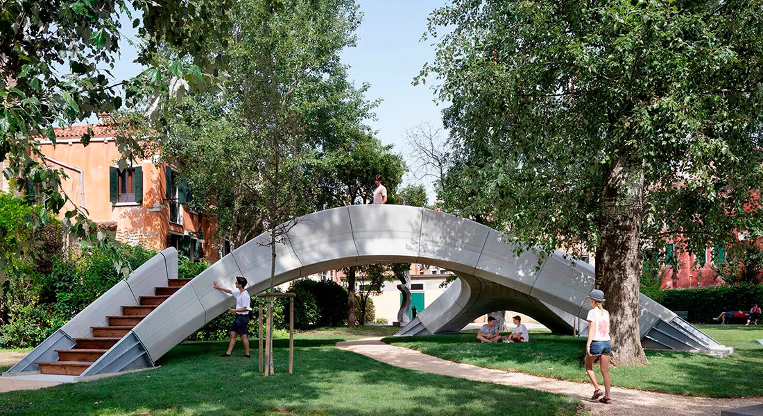 Бетонный мост, напечатанный на 3D-принтере, представили в Венеции
