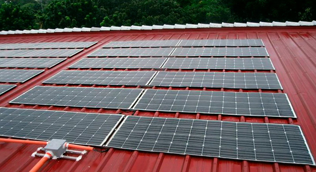 Новая разработка Китая: легкие солнечные панели, которые приклеиваются к крыше