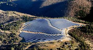 Франція зробить обов’язковим встановлення сонячних станцій на складах і навісах для автомобілів