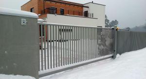 Нюансы установки откатных ворот зимой