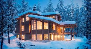 Чому вигідно купувати заміський будинок у зимовий сезон?