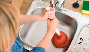 Як прочистити каналізацію вдома самостійно без виклику сантехніка