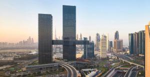 В Дубае завершили строительство комплекса с горизонтальным небоскребом