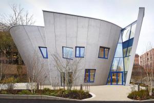 Студія Libeskind представила новий центр для онкохворих в Лондоні: поєднання архітектури та дбайливості