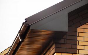 Особливості та переваги підшивки даху металопрофілем