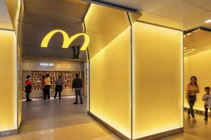 Інтер'єр McDonald’s у Гонконзі тепер реагує на настрій відвідувачів: архітектурне бюро Landini Associates представило ресторан майбутнього