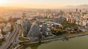 Архитектурное бюро JA Joubert Architecture проектирует башни в Тиране, «отражающие холмы и горы»