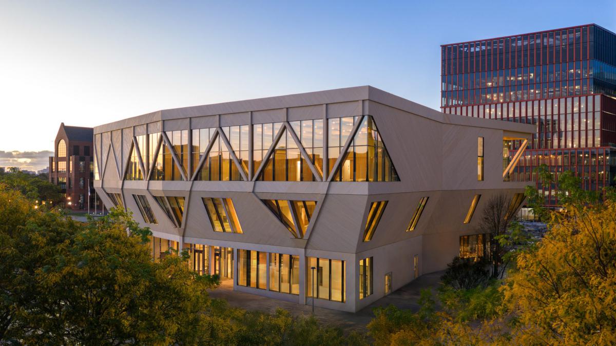 Studio Gang демонструє конструкцію з масиву дерева будинку на дереві Рубенштейна у Гарварді