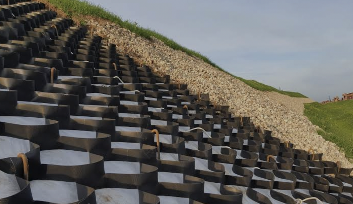 Геомембрана и георешетка: решения для гидротехнических сооружений