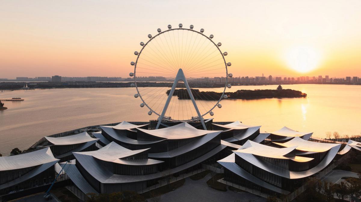 BIG представляє Музей сучасного мистецтва Сучжоу з дахами у вигляді стрічок