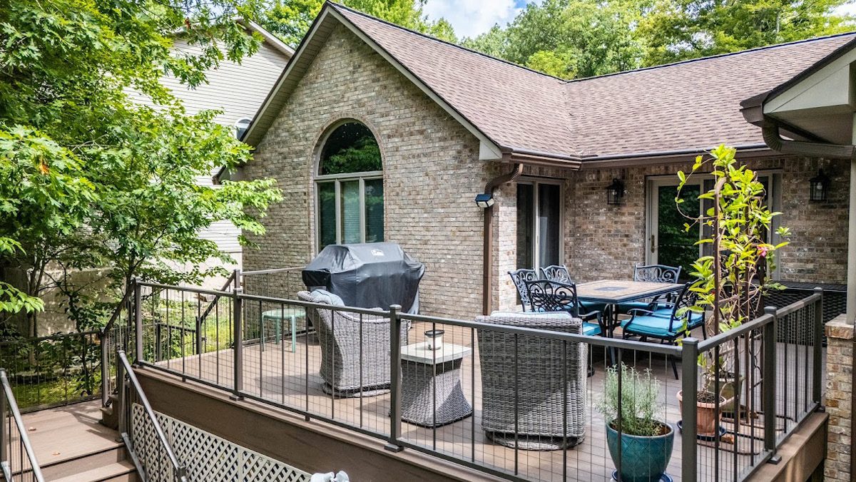 Чому професійні будівельники обирають алюмінієві перила