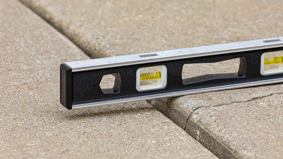 Чому не можна «піднімати» під'їзну доріжку: помилка, яка дорого коштує домовласникам