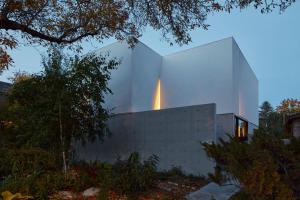 5468796 Архітектурне бюро створило будинок для «скромного притулку» у Саскачевані