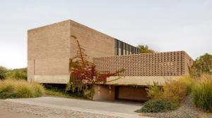 Capuchinas House в Керетаро: когда бетон становится искусством