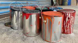 Фарба проти морозу: де не можна зберігати банки, якщо не хочете зимової DIY-катастрофи