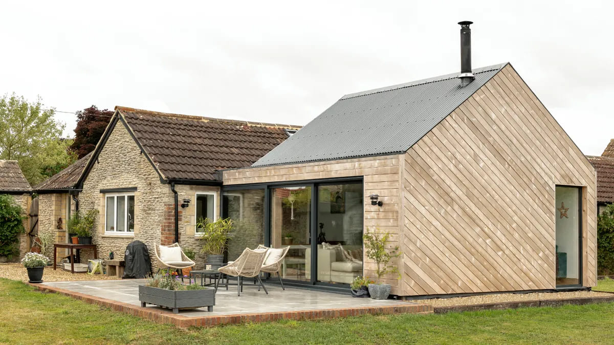 Облицовка дома: как выбрать материал, который преобразит ваш фасад