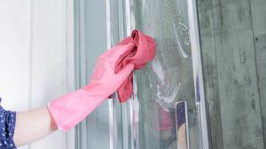 Прощавай, вапняний наліт і розводи: як досягти ідеально чистої душової перегородки всього за два кроки