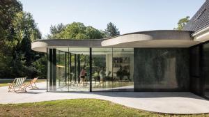 Сад як продовження вдома: як Studio Okami Architecten переосмислили сімейну віллу в Бельгії