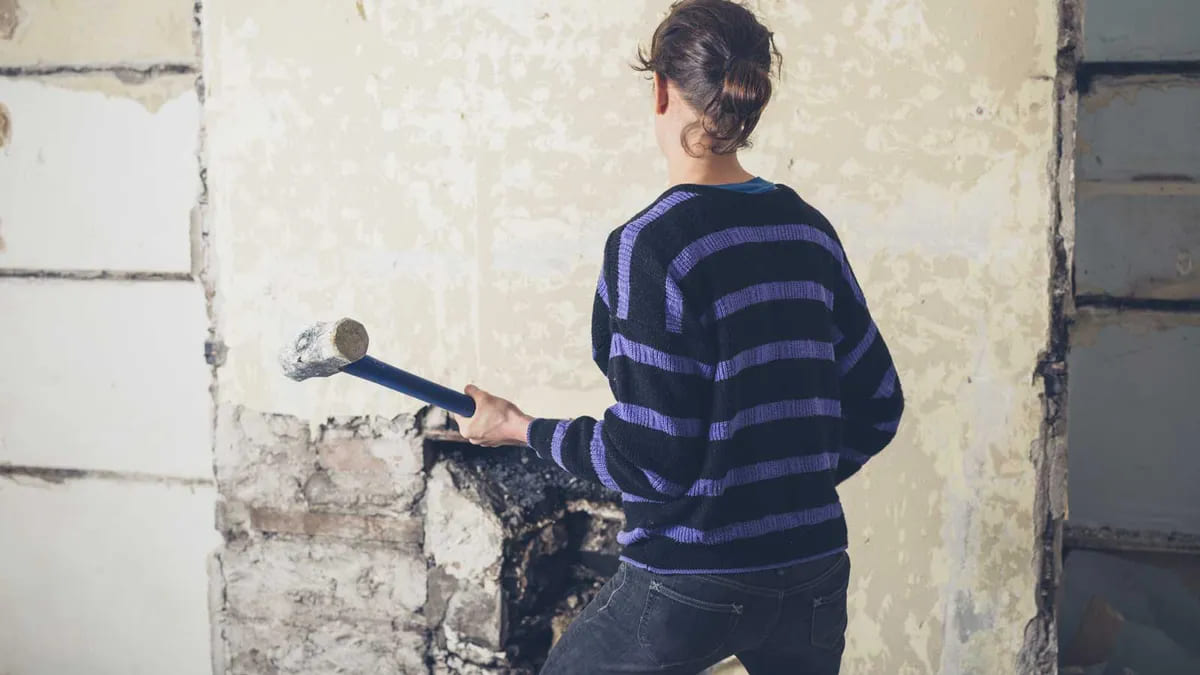 Демонтаж димаря: розумна реконструкція чи ризикований крок?