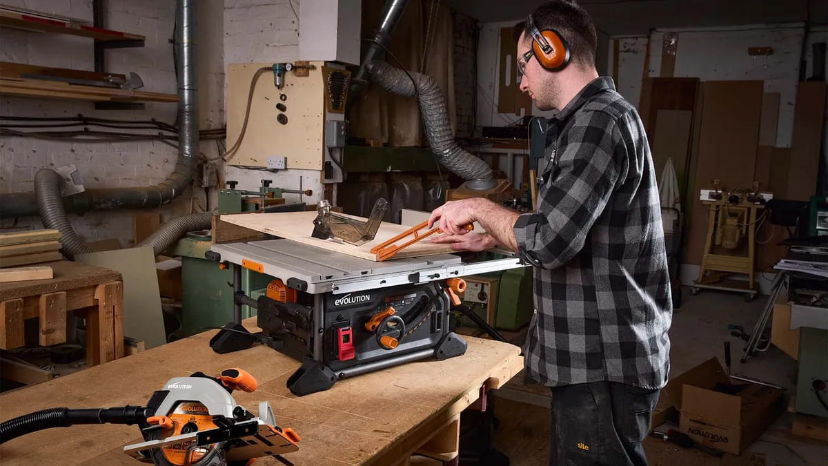 Занурювальна пила чи настільна: що обрати для DIY і столярної майстерні?
