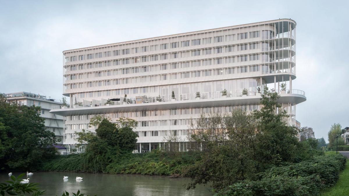 «Корабель біля берега Рейну»: як у Франції з'явився житловий будинок, схожий на лайнер