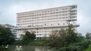 «Корабель біля берега Рейну»: як у Франції з'явився житловий будинок, схожий на лайнер