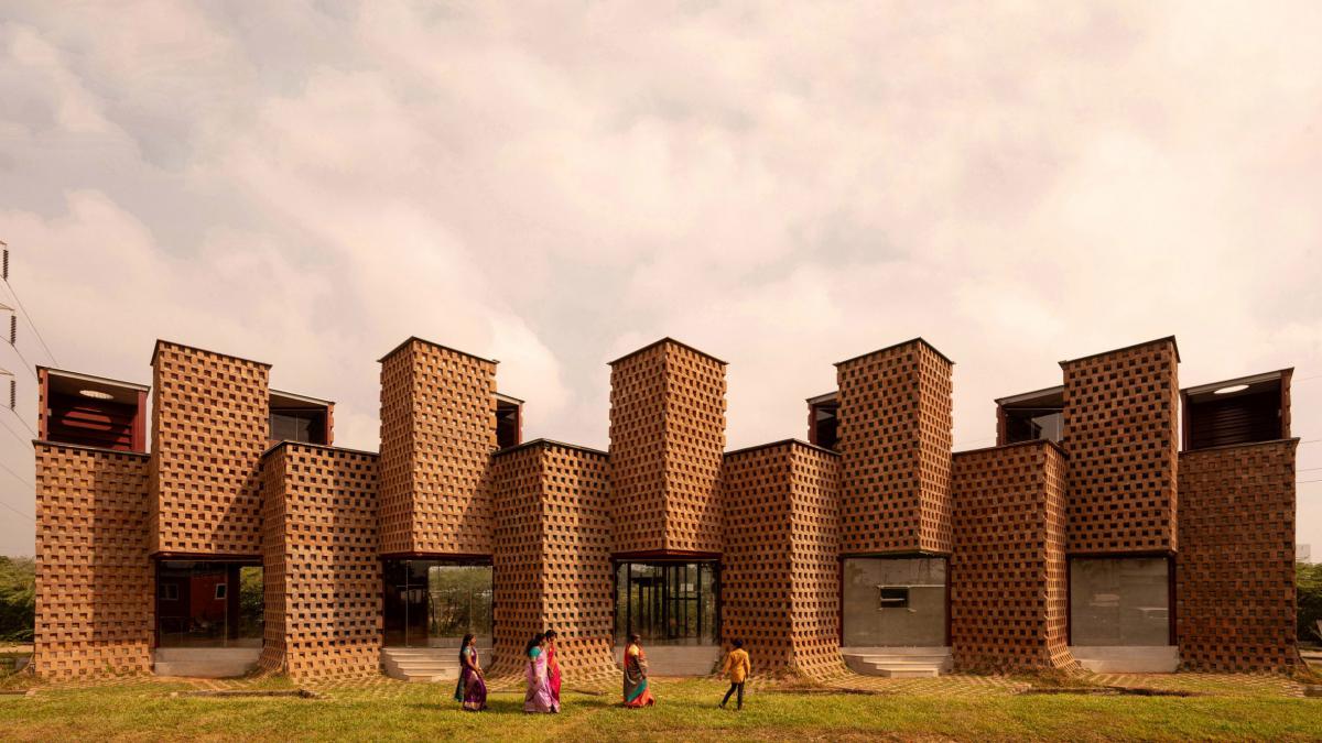 Контейнеры, земля и архитектура будущего: как в Индии создали ресторан Petti