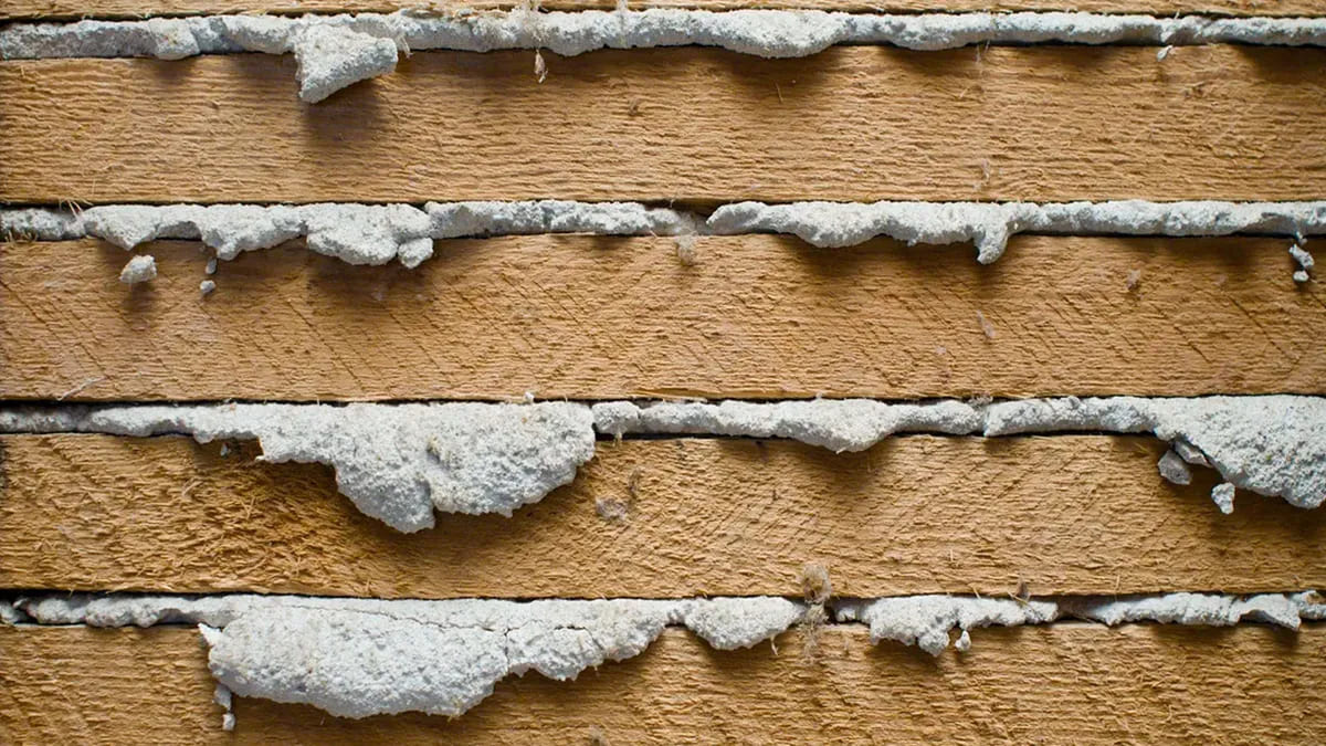Стены, которые помнят время: как распознать и восстановить дранку и штукатурку