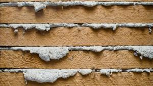 Стены, которые помнят время: как распознать и восстановить дранку и штукатурку